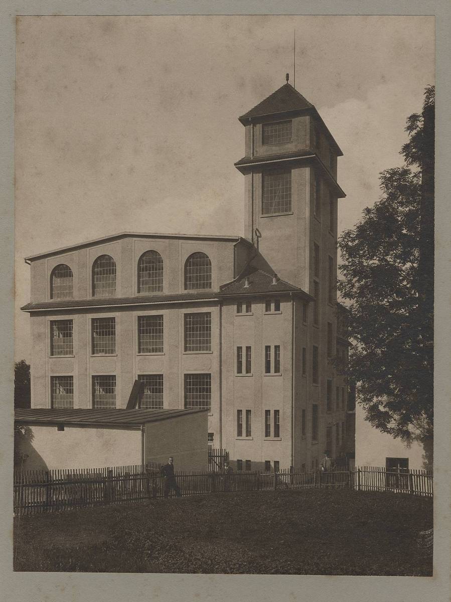 03-large-slide