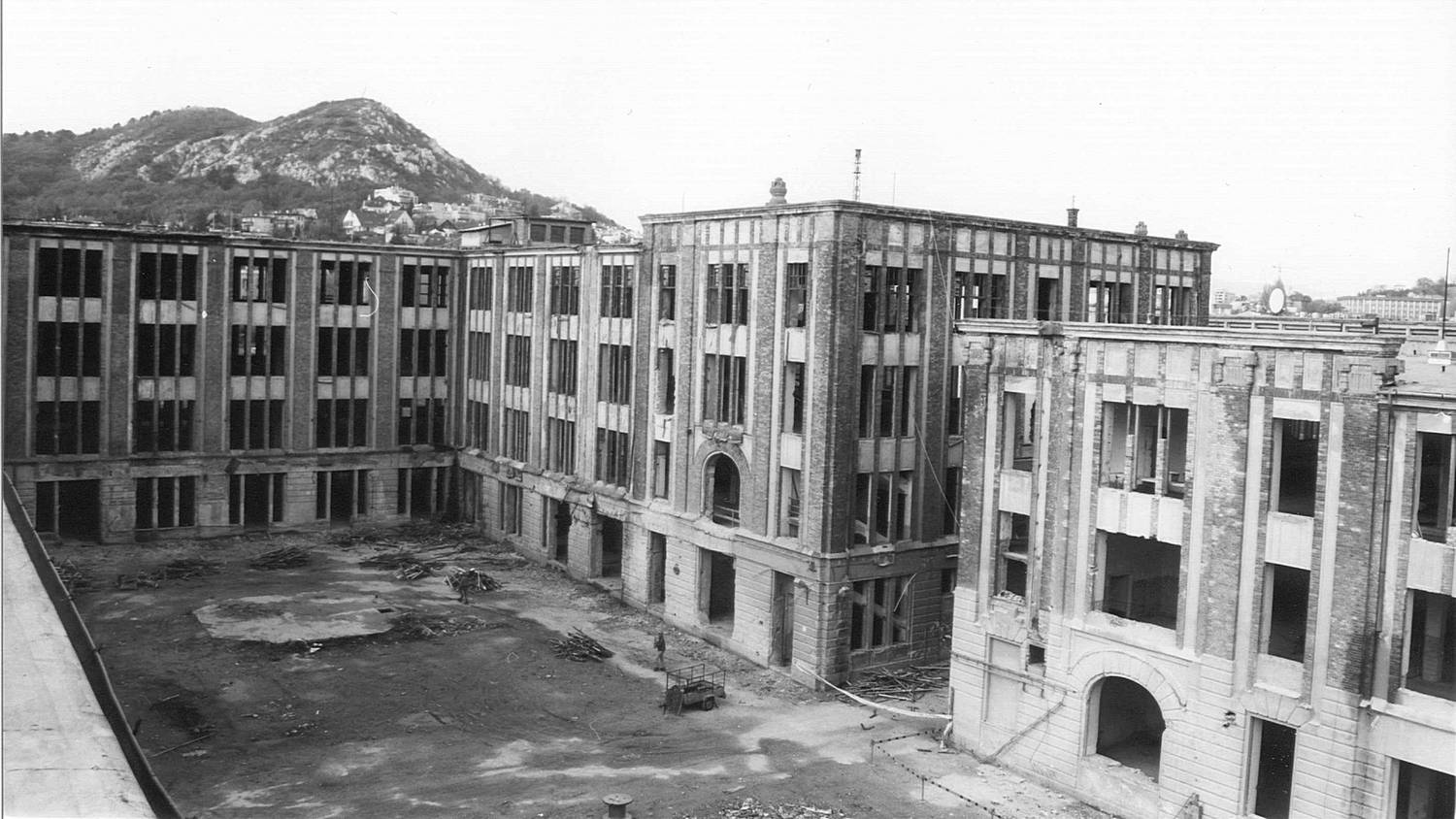 06-large-slide