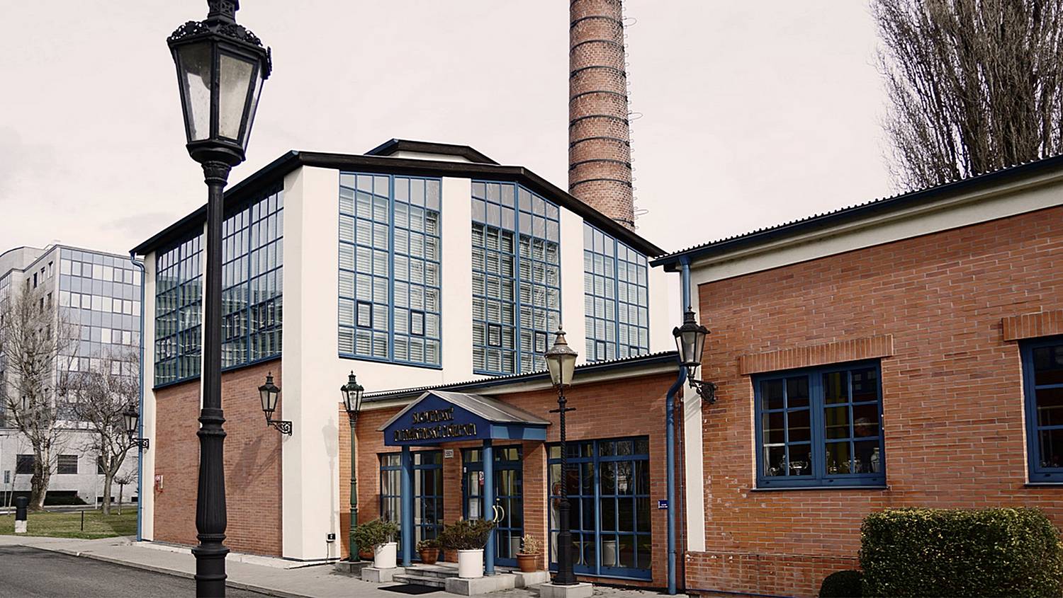 01-large-slide