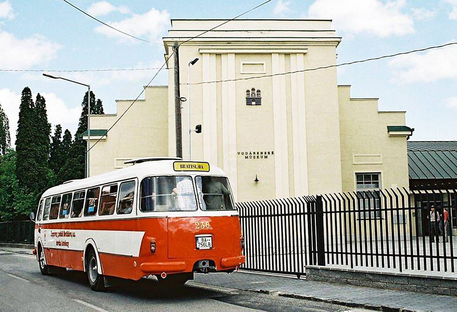 07-large-slide